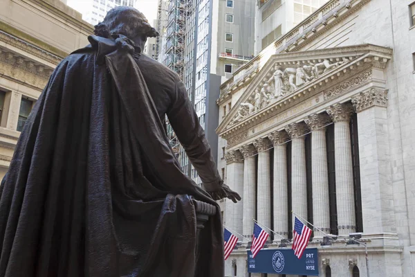 ニューヨーク アメリカ合衆国 2018 ジョージ ワシントン像と証券取引所ビル — ストック写真