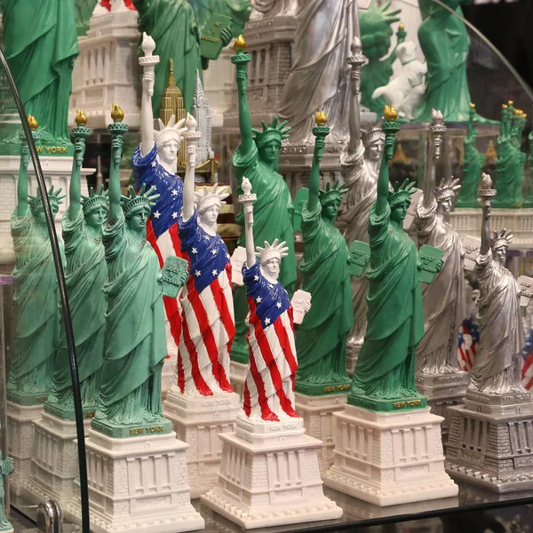 New York Usa April 2018 Statues Liberty Sale Gift Shop — Stock Photo, Image