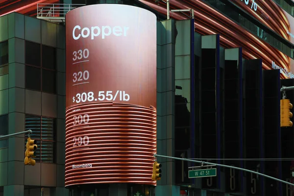 New York Usa May 2018 Copper Quotation Illuminated Board Times — Stock Photo, Image