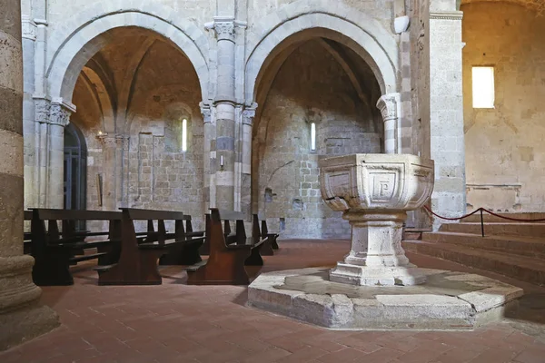 洗礼と Sovana のロマネスク様式の大聖堂 Sovana イタリア 2018 インテリア — ストック写真