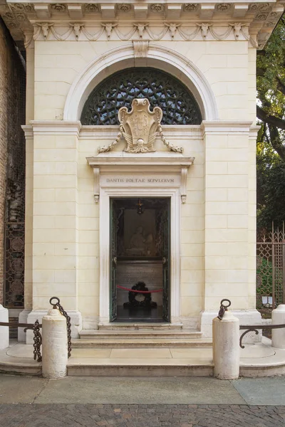Гробница Данте Алигьери Равенне — стоковое фото