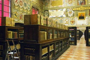 Bologna, İtalya - 20 Eylül 2018: Antik Biblioteca dell'Archiginnasio Bologna