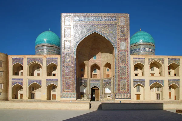 Vista Frontal Madrasa Árabe Mir Bujará Uzbekistán — Foto de Stock