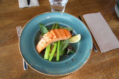 Norveç somonu iştah açıcı plaka