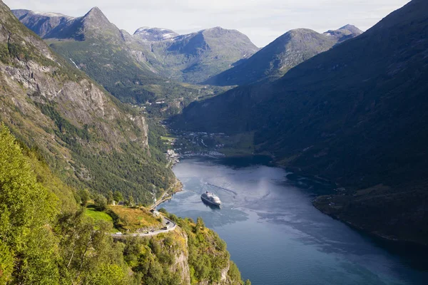 Гейрангер Фьорд Круизный Корабль Норвегия — стоковое фото