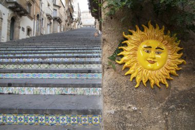 Caltagirone, Sicilya, İtalya - 29 Ağustos 2019: Caltagirone, Sicilya'daki Scalinata di Santa Maria del Monte'nin detayı