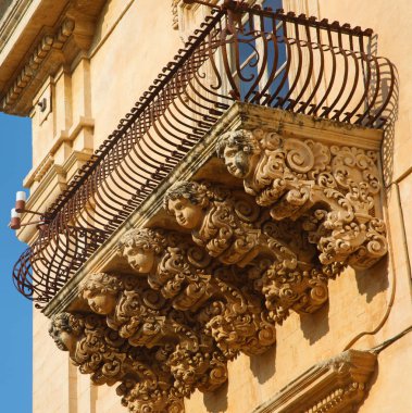 Noto, İtalya'da Barok balkon
