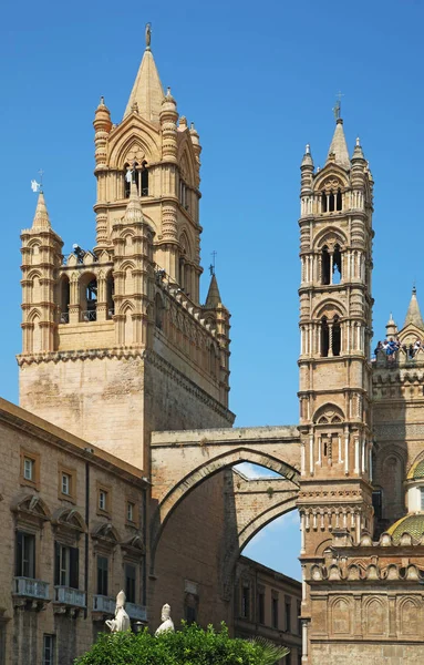 Palermo Sicilia Agosto 2019 Ponti Tra Palazzo Arcivescovile Cattedrale Palermo — Foto Stock