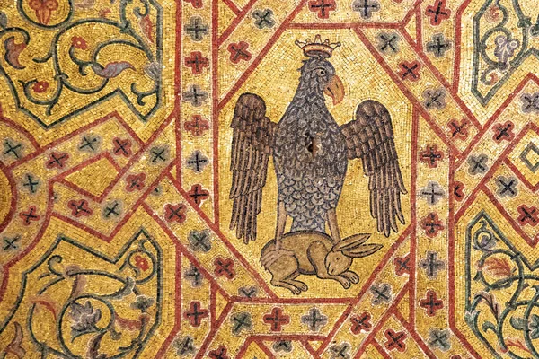 Palermo antik mozaiklerinde Heraldic kartal ve av