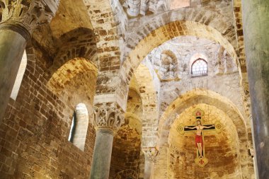 Palermo San Cataldo Kilisesi, içinde