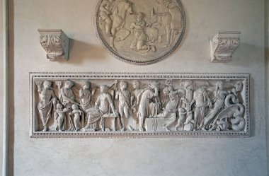 Mantua, İtalya - 17 Eylül 2019: Mantua, İtalya 'daki Palazzo Te Sarayı' nda Antik levrek rahatlaması