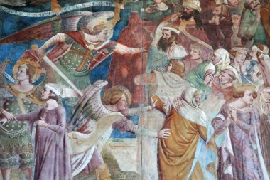 Pisa, İtalya - 4 Temmuz 2019: Melekler cennetten gelen ruhları reddediyor, Pisa, İtalya 'dan gelen fresk.