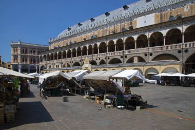 Padua, İtalya - 6 Temmuz 2020: Padua, İtalya 'da Palazzo della Ragione