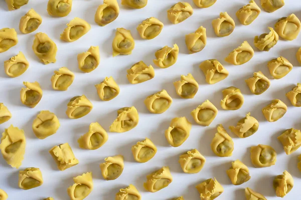 Tableau Des Tortellini Artisanaux Italiens — Photo