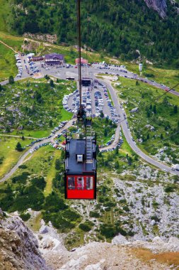 İtalya Alplerinde Cableway Lagazuoi