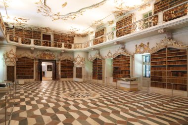 Novacella, İtalya - 11 Ağustos 2020: Novacella Abbey un South Tyrol, İtalya Kütüphanesi