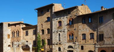 San Gimignano, İtalya 'nın antik evleri