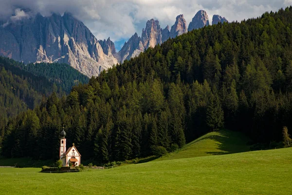 Iglesia San Giovanni Ranui Tirol Del Sur Italia —  Fotos de Stock