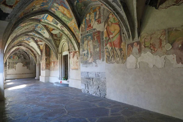 Pórtico Com Afrescos Antigos Brixen Italia — Fotografia de Stock