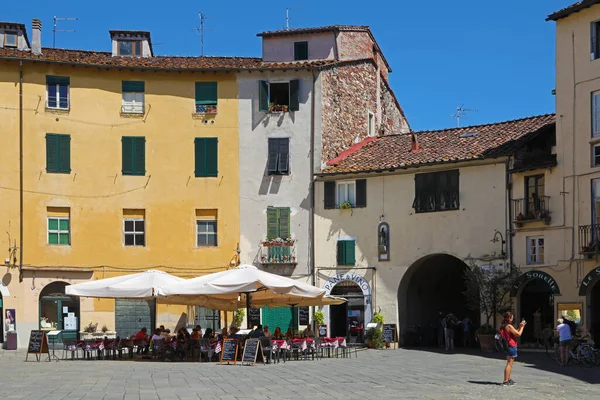 Lucca Itálie Srpna 2020 Restaurace Piazza Anfiteatro Lucca Itálie — Stock fotografie