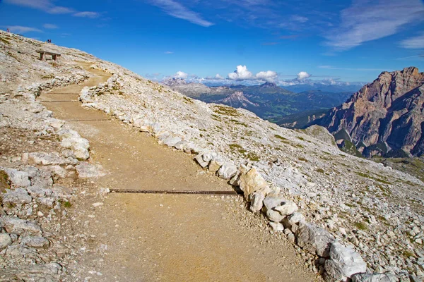 Μονοπάτι Κοντά Στο Rifugio Lagazuoi Στις Ιταλικές Άλπεις — Φωτογραφία Αρχείου