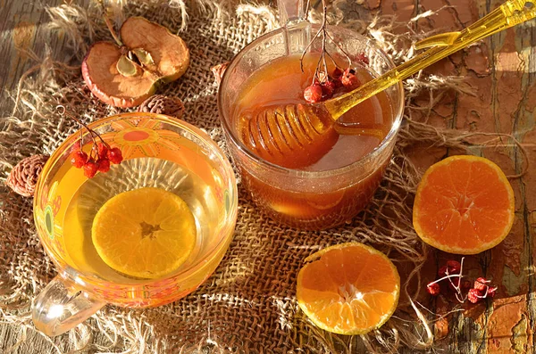 Bal ve limon ile çay.