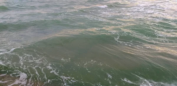 Avkopplande gröna havsvågor bakgrund — Stockfoto