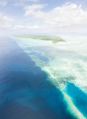 Güzel ve sağlıklı mercan kayalıkları boyunca Wakatobi Milli Parkı, Sulawesi Endonezya güneyinde büyümek. Bu güzel bölge inanılmaz resif ve deniz yaşamı geniş bir dizi limanlar.