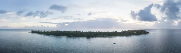 Солнце Садится Идиллический Тропический Остров Национальном Парке Вакатоби Югу Сулавеси — стоковое фото