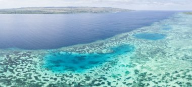Güzel ve sağlıklı mercan kayalıkları boyunca Wakatobi Milli Parkı, Sulawesi Endonezya güneyinde büyümek. Bu güzel bölge inanılmaz resif ve deniz yaşamı geniş bir dizi limanlar.