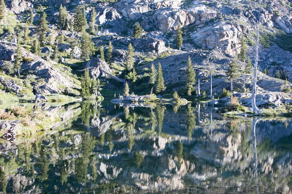 Krásné Vzdálené Jezero Obklopeno Žulové Skále Divočině Desolation Pohoří Sierra — Stock fotografie