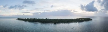 Bir uzak, tropikal ada Wakatobi Milli Parkı, Endonezya güzel mercan resifleri çevrilidir. Bu muhteşem alan harika bir tatil için ev.