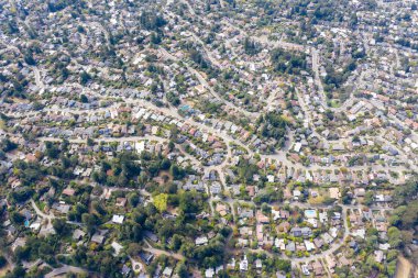 San Francisco Bay Area en kalabalık bölgelerinden birinde Amerika Birleşik Devletleri'nin Batı kıyısında destekleyen altyapı karmaşık bir sahiptir. Bu kentsel alan ev sahipliği 7.6 milyon kişi.