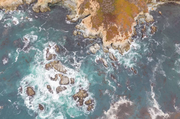 Das Kalte Wasser Des Nordpazifischen Meeres Spült Gegen Die Felsige — Stockfoto