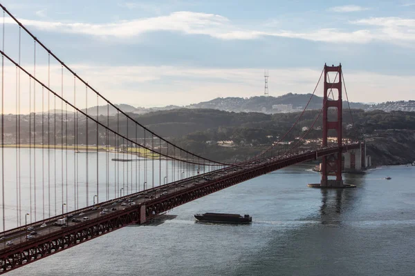 Golden Gate Bridge Prowadzi Pięknego Miasta San Francisco Ten Sceniczny — Zdjęcie stockowe