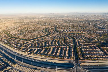 Bir hava yoğun konut gelişmeleri Summerlin, sadece şehir Las Vegas dışında Nevada görüntüler. Nüfus arttıkça bu alanda hızlı bir şekilde geliştirilmektedir.