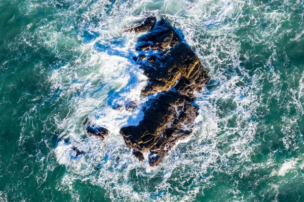 Їхніх Холодних Водах Тихого Океану Аварії Проти Скелясті Узбережжя Північної — стокове фото