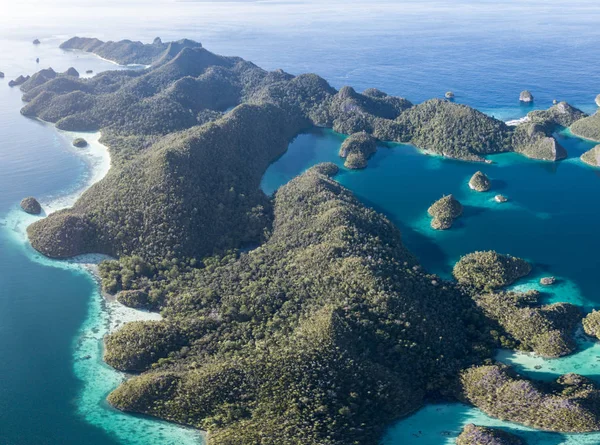 Ilhas Calcárias Remotas Formam Labirinto Uma Lagoa Tropical Raja Ampat — Fotografia de Stock