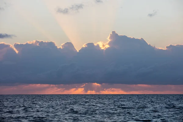 Superbe Lever Soleil Illumine Des Nuages Dessus Mer Des Caraïbes — Photo