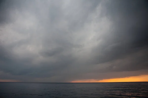 Nubi Tempesta Vagano Attraverso Oceano Pacifico Nel Parco Nazionale Komodo — Foto Stock