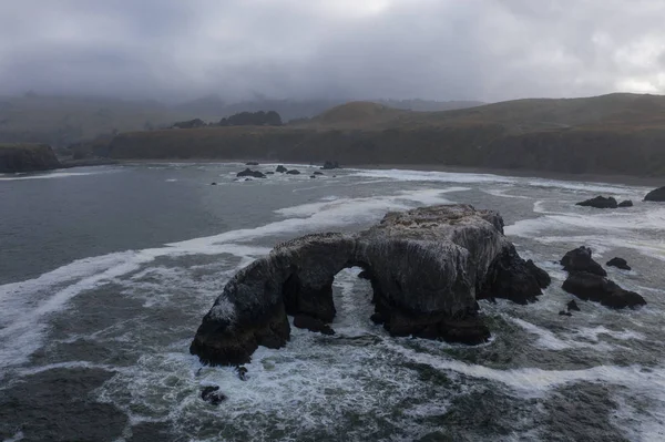 Les Eaux Froides Riches Nutriments Océan Pacifique Baignent Une Arche — Photo