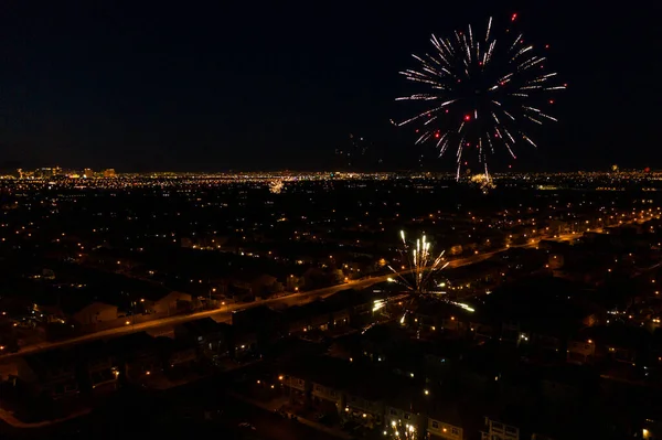 Прекрасные Фейерверки Взрываются Ночном Небе Над Городом Лас Вегас Штат — стоковое фото