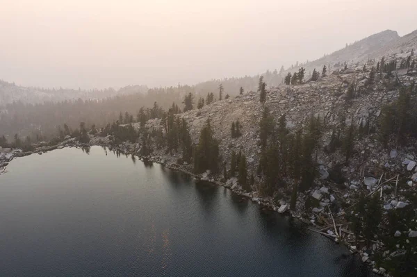 Lago Cênico Encontrado Meio Natureza Selvagem Das Montanhas Serra Nevada — Fotografia de Stock