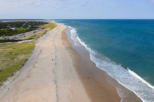 大西洋的冷水冲刷到马萨诸塞州科德角的沙滩上 这个风景秀丽的半岛是新英格兰受欢迎的夏季度假胜地 — 图库照片
