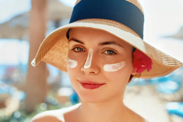 Facial Care Female Applying Sun Cream Smiling Beauty Face Portrait — Stock Photo, Image