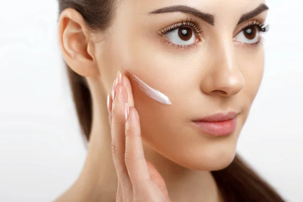 Skincare Beauty Concept Young Pretty Woman Applying Cosmetic Cream Girl — Stock Photo, Image