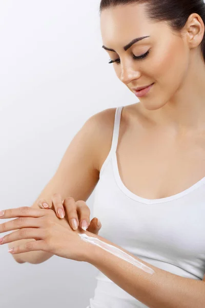 Hand Skin Care Close Female Hands Holding Cream Tube Beautiful — Stock Photo, Image