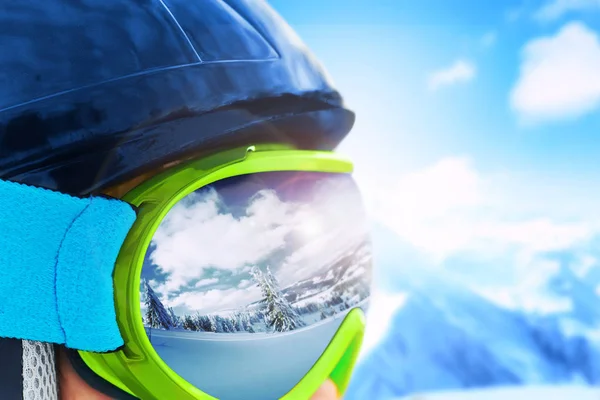 Bir Kar Maskesi Manzara Kış Dağ Yansımasıdır Sığ Derinlik Tarla — Stok fotoğraf