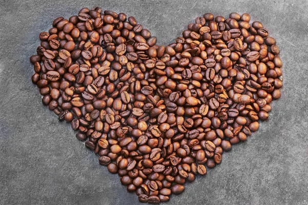 Kaffebönor Hjärta Form Grå Bakgrund Isolerade Kaffebönor — Stockfoto