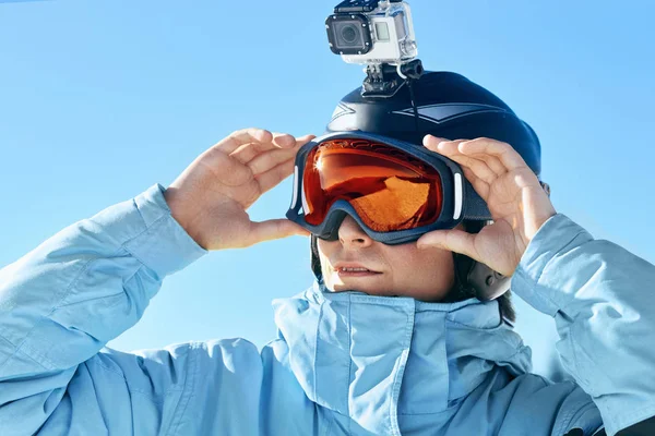 Snowboarder Com Câmera Ação Capacete — Fotografia de Stock